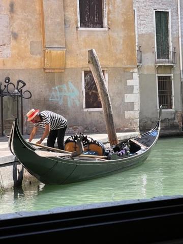 San Marco Apartment With Canal View Veneza Exterior foto